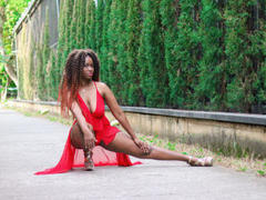 Carolinemoor - female with black hair and  small tits webcam at LiveJasmin