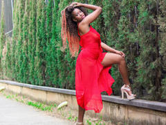 Carolinemoor - female with black hair and  small tits webcam at LiveJasmin