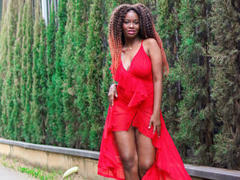 Carolinemoor - female with black hair and  small tits webcam at LiveJasmin