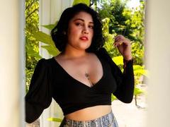 Caroline_Muller - female with black hair webcam at ImLive