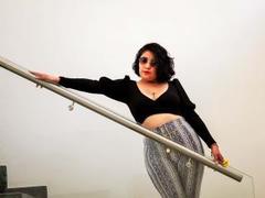 Caroline_Muller - female with black hair webcam at ImLive