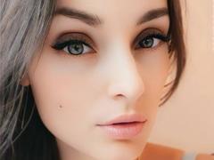 CarolinePirs from xLoveCam