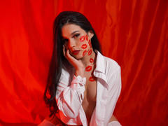 CarolineWill - female with black hair webcam at LiveJasmin