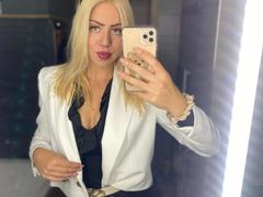 CarolyneMarian-hot - blond female webcam at xLoveCam