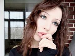 EllyRavenel - female with brown hair webcam at LiveJasmin