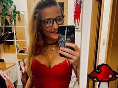 CarrieMillerX-hot - blond female webcam at xLoveCam