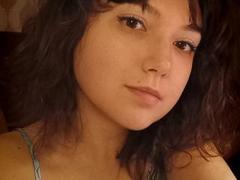 CarriePeachy - female with brown hair and  small tits webcam at xLoveCam