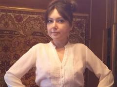 CarriePeachy - female with brown hair and  small tits webcam at xLoveCam