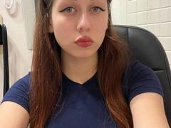 DeborahBise - female with brown hair webcam at LiveJasmin