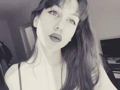 DeborahBise - female with brown hair webcam at LiveJasmin