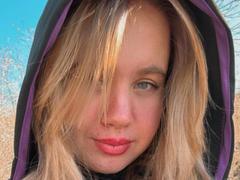 CaseyChase - female with red hair webcam at xLoveCam