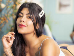 CatalinaReina - female with brown hair and  big tits webcam at ImLive