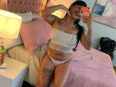 CatalinaReina - female with brown hair and  big tits webcam at ImLive