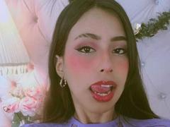 SophyDubois - female with brown hair webcam at xLoveCam