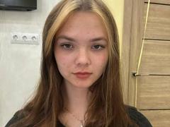 CatherinBonson - female with black hair webcam at xLoveCam