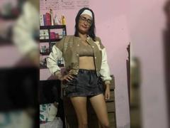 CattaleyaEvans - female with black hair webcam at xLoveCam
