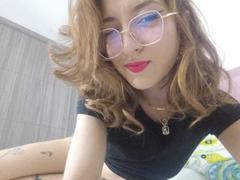 Cattabotero - blond female with  big tits webcam at xLoveCam