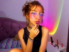 Cattabotero - blond female with  big tits webcam at xLoveCam