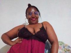 CavyQueenForU - female with black hair webcam at xLoveCam