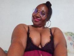 CavyQueenForU - female with black hair webcam at xLoveCam