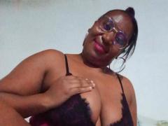 CavyQueenForU - female with black hair webcam at xLoveCam