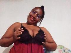 CavyQueenForU - female with black hair webcam at xLoveCam