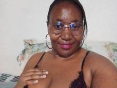 CavyQueenForU - female with black hair webcam at xLoveCam