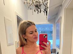 carinamazing-hot - blond female webcam at xLoveCam