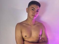 Cetriion from xLoveCam