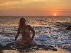 Cexy - blond female with  small tits webcam at xLoveCam