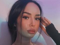 ChaneCarco - female with black hair webcam at xLoveCam