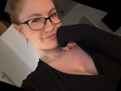 Chantals-passion-hot - female with black hair webcam at xLoveCam