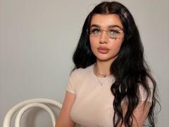 CharlotteVale - female with black hair webcam at LiveJasmin