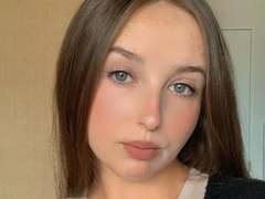 CharlotteXGold - female with brown hair webcam at xLoveCam