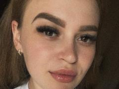 ChattieIssy - female with red hair webcam at xLoveCam