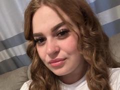 ChattieIssy - female with red hair webcam at xLoveCam