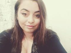 ChaudePourxToi - female with brown hair and  small tits webcam at xLoveCam