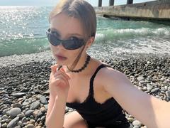 CheliaFloerke - female with brown hair webcam at xLoveCam