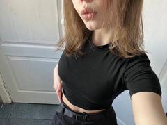 CheliaFloerke - female with brown hair webcam at xLoveCam