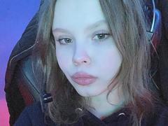 CheliaFloerke - female with brown hair webcam at xLoveCam