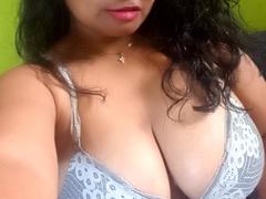 ChellaLove from xLoveCam