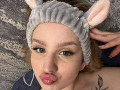 ChereServais - blond female with  big tits webcam at xLoveCam
