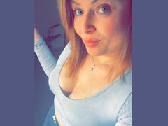 CherieCherry from xLoveCam