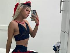 VeronicaBlossom - shemale webcam at xLoveCam