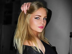 CherryDeluxe-hot - blond female webcam at xLoveCam