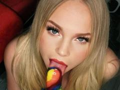 CherryDeluxe-hot - blond female webcam at xLoveCam