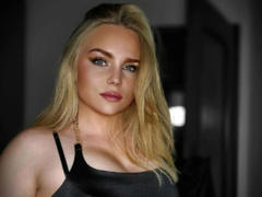 CherryDeluxe-hot - blond female webcam at xLoveCam