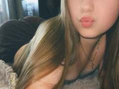 CherryMiss-hot - female with brown hair webcam at xLoveCam