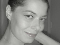 Chiara177-hot - female with brown hair webcam at xLoveCam
