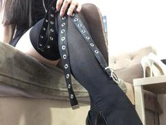 ChilliGold from xLoveCam